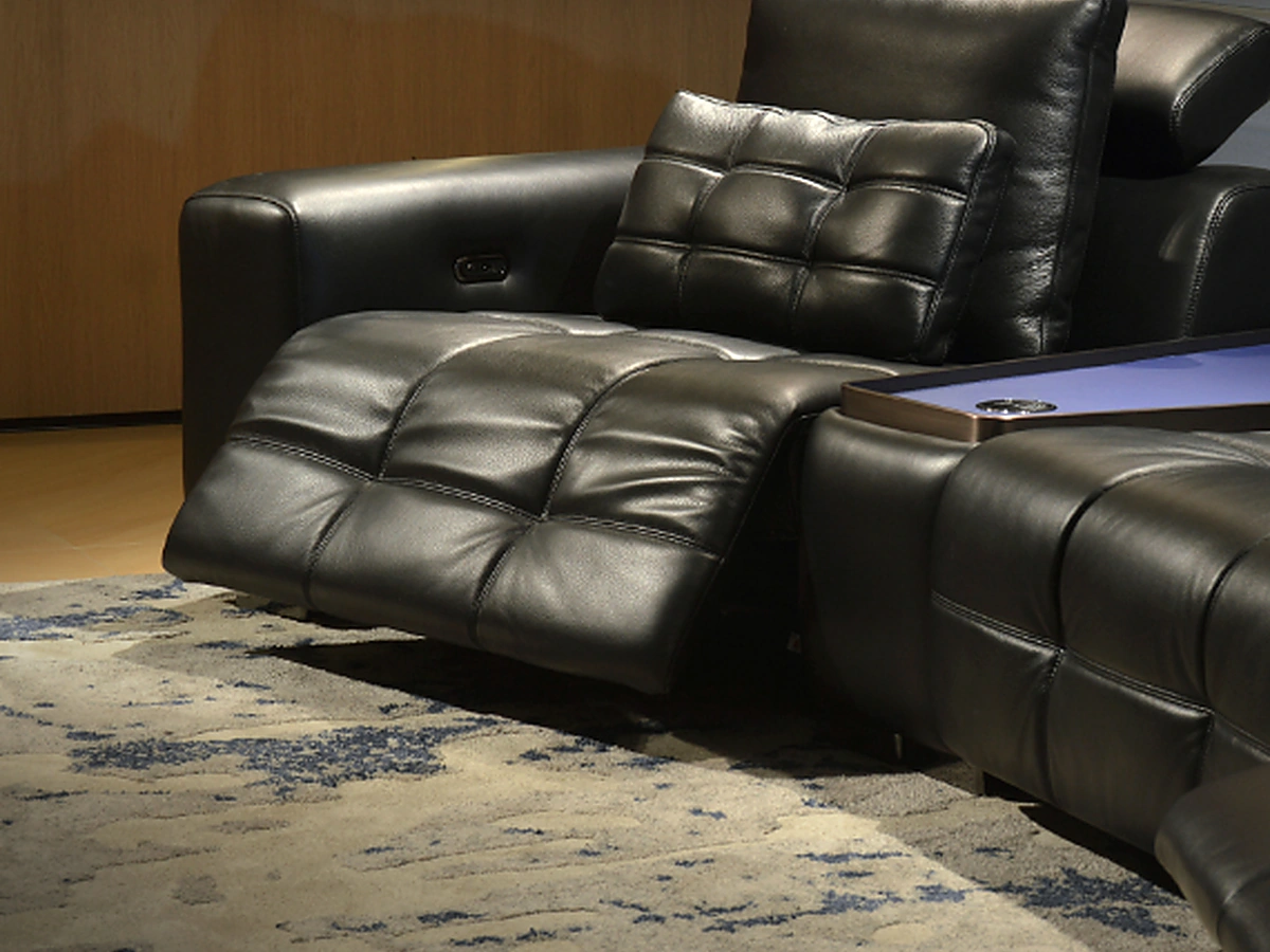 Onyx Console Row powered footrest detail